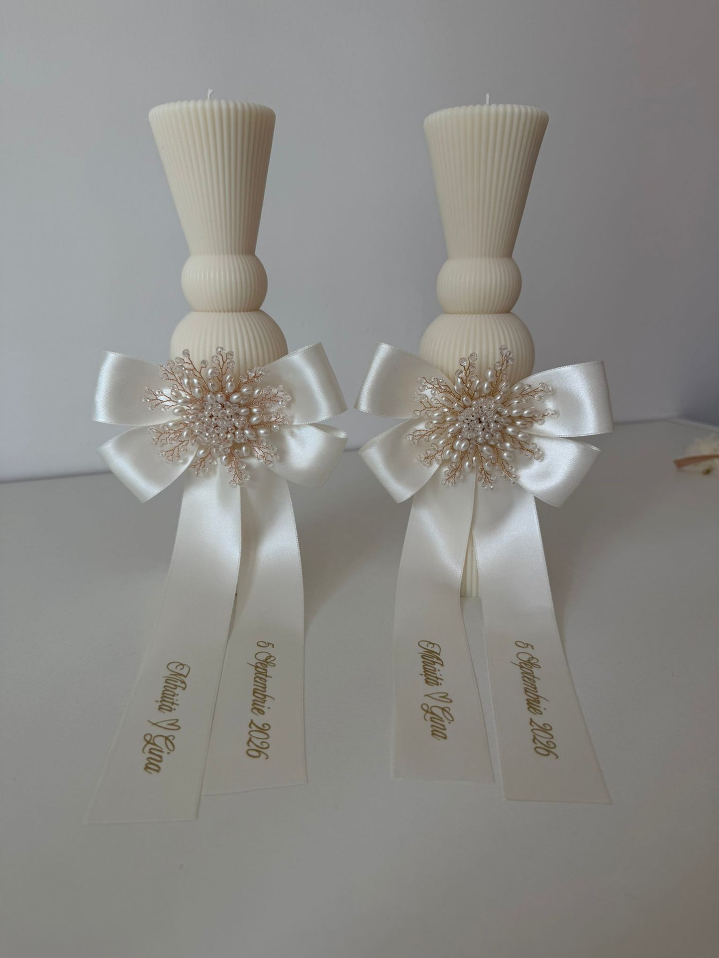 Lumanare cununie cu accesoriu si panglici personalizate