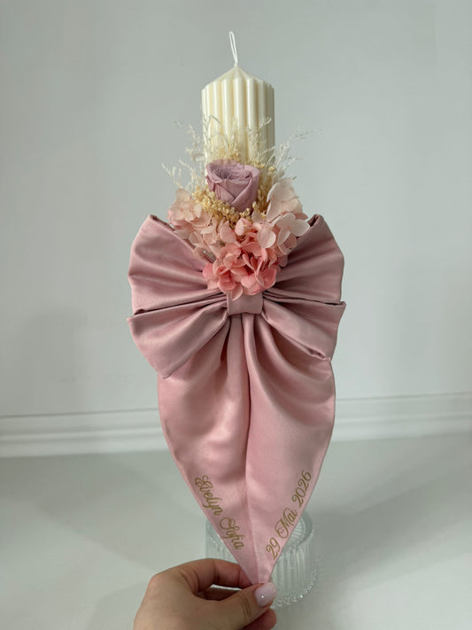 Lumanare Botez cu Fundita Personalizata si Buchetel de Flori